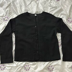 Black long sleeve v-neck button up blouse